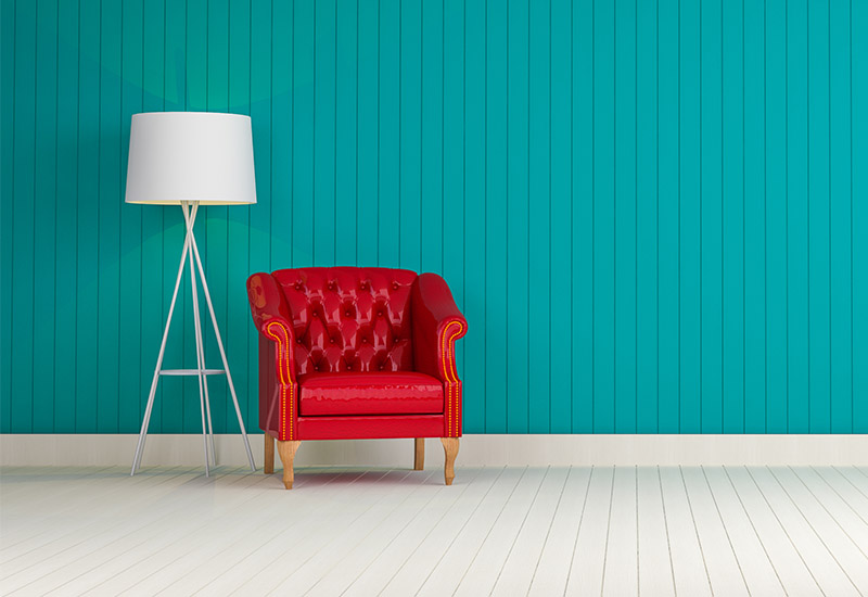 Europäische Aufklärung im Netz - Roter Sessel for türkis-petrolfarbener Wand - Designed by Chevanon / Freepik Ein steriles Bild in wenigen farben. Die Wand im Hintergrund ist in Petrol bzw. Türkis gehalten und hat eine Art Nadelstreifenmuster. Der dazu gehörige Fußboden ist in ähnlicher Weise gemustert. Hier allerdings könnte man denken, dass es sich um die dielenartige Struktur des Fußbodens handelt. er ist in einem cremigen Weiß gehalten. Auf der linken Seite steht ein knallroter Ledersessel, der retro aussieht, aber nicht ist. Daneben steht eine dreibeinige weiße Stehlampe mit einem großen Schirm. Sie wirft einen dünnen, kaum erkennbaren Lichtkegel auf die türkise Wand.